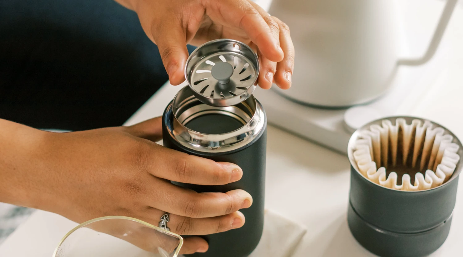 Fellow Carter Move Mug 8oz - Matte Black 5 Fellow Carter Move Mug 8oz - Matte Black - Image 5