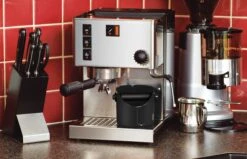 Dreamfarm Grindenstein Knock Box - Black -Coffee Drink Store Dreamfarm Grindenstein Scene Charcoal 1 6343a759 88ae 4f5b a300 17e0236d7fa4