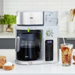 Braun KF9150 MultiServe Brewing System In White -Coffee Drink Store KF9150WH lifestyle 2000x2000 3daa7d5f c6b8 4ca3 8e64 a9b9fe74a8dd